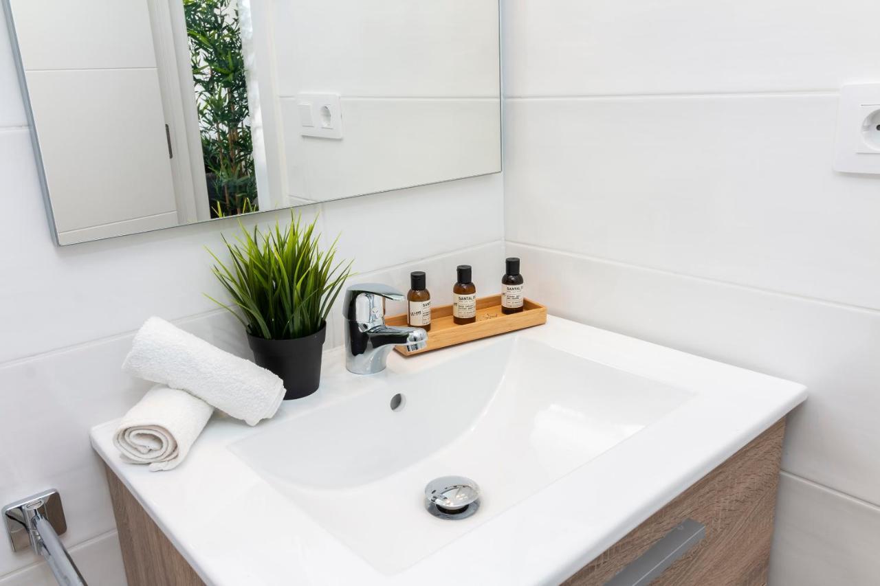 ארונה Homeforguest Modern And Recently Renovated Apartment In Arona מראה חיצוני תמונה