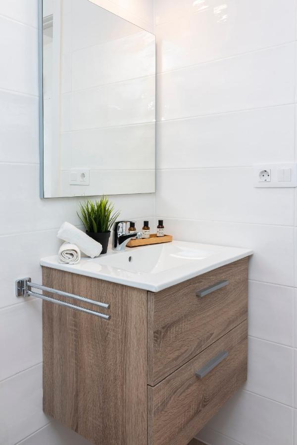 ארונה Homeforguest Modern And Recently Renovated Apartment In Arona מראה חיצוני תמונה