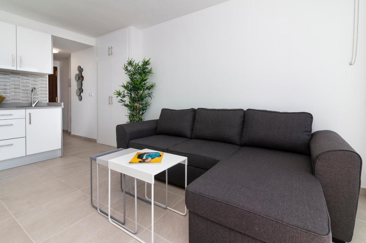 ארונה Homeforguest Modern And Recently Renovated Apartment In Arona מראה חיצוני תמונה