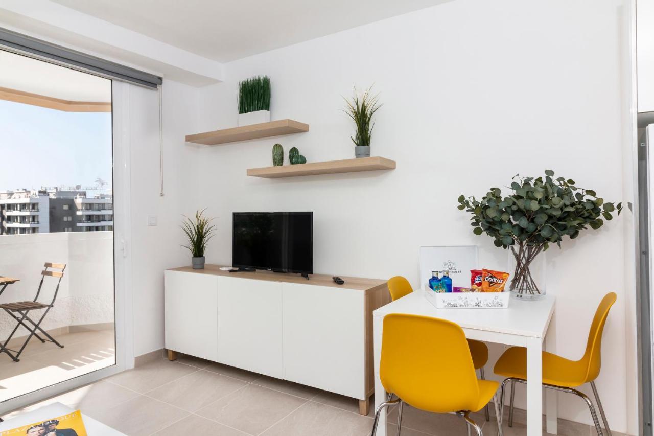 ארונה Homeforguest Modern And Recently Renovated Apartment In Arona מראה חיצוני תמונה