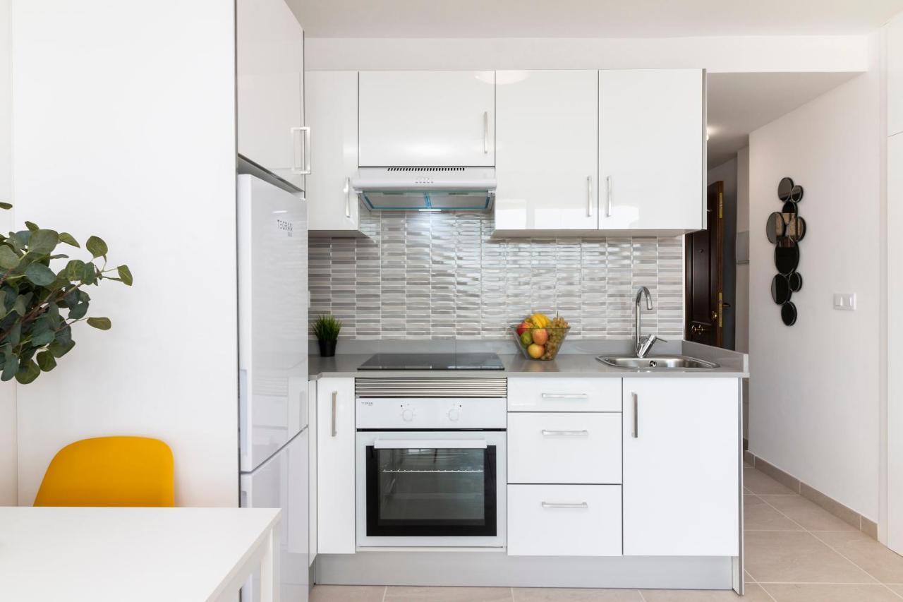 ארונה Homeforguest Modern And Recently Renovated Apartment In Arona מראה חיצוני תמונה